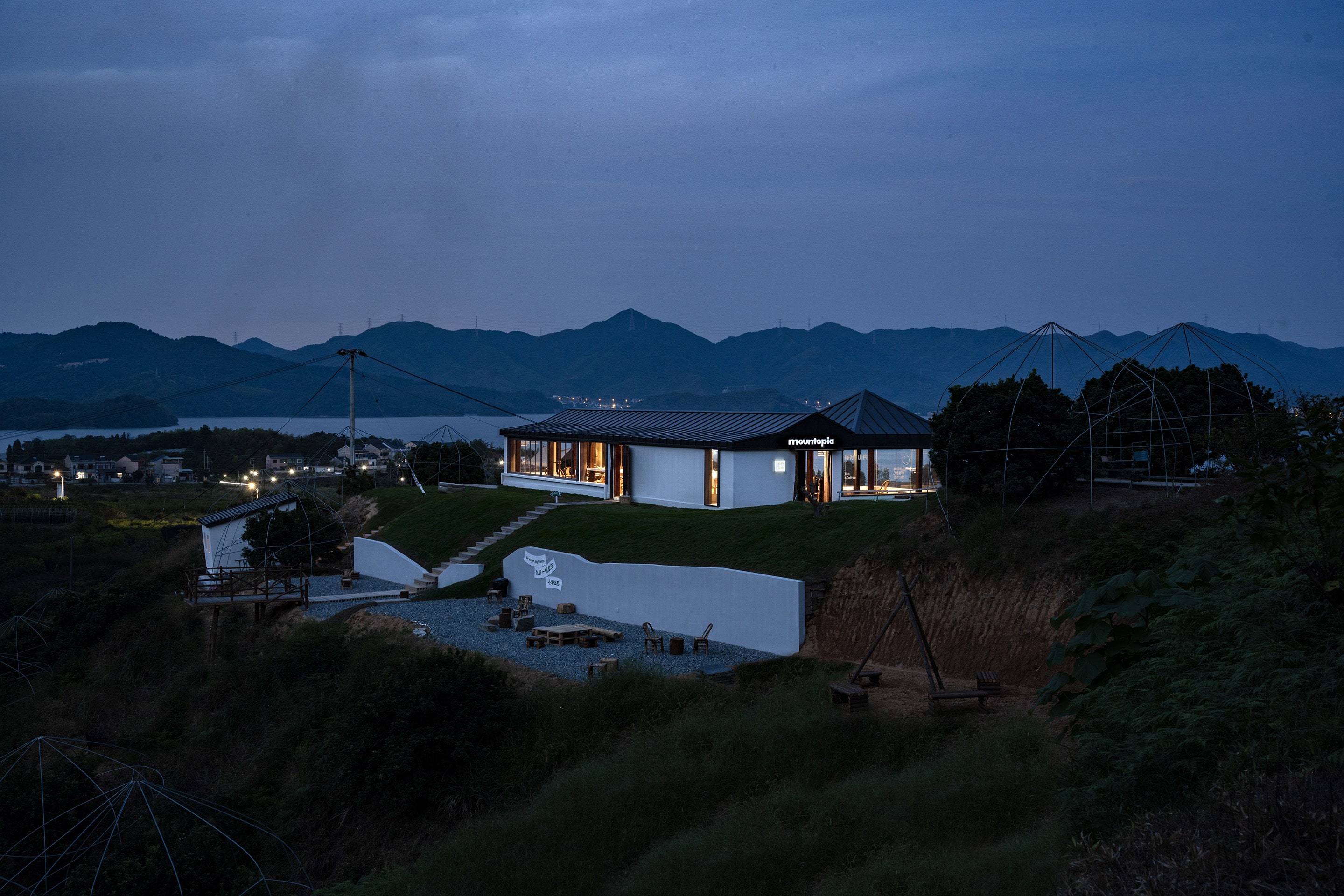 山頂遠(yuǎn)看夜景，Nightscape from the top of mountain  @徐英達(dá)-min.jpg