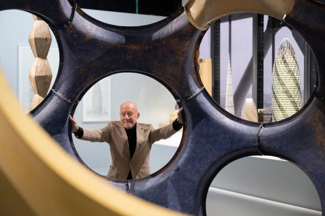 諾曼·福斯特最大規(guī)模作品回顧展：我更喜歡另辟蹊徑！ (2).jpg