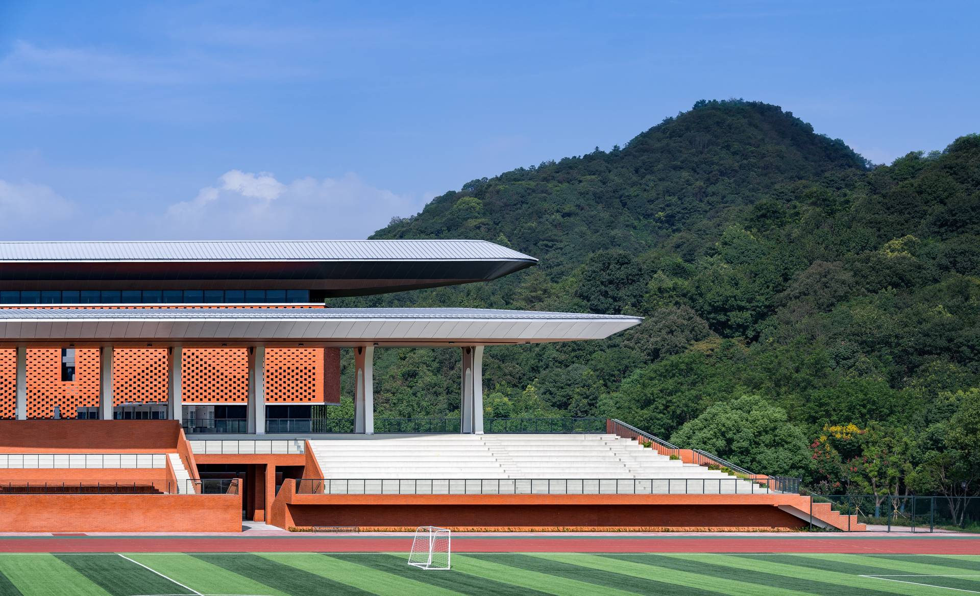 10.建筑與山體@吳清山.jpg