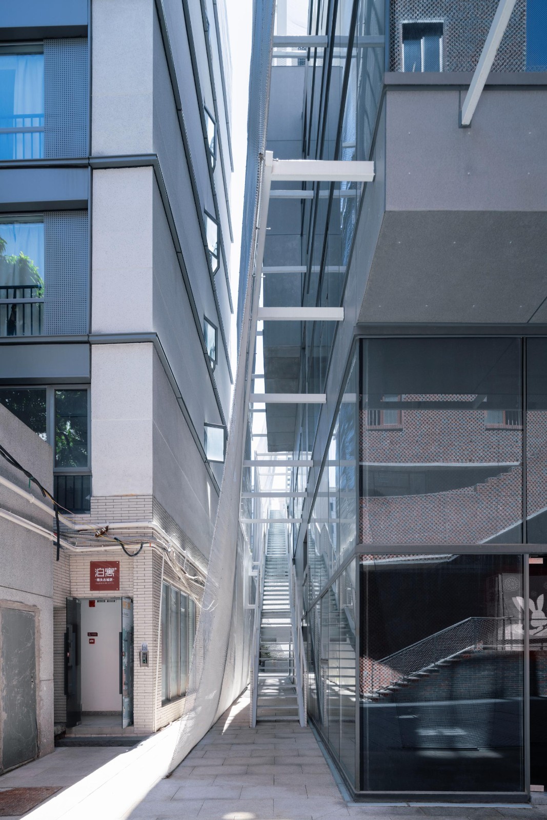 10 首層交通空間 Transition space on the ground floor 陳顥 CHEN Hao.jpg