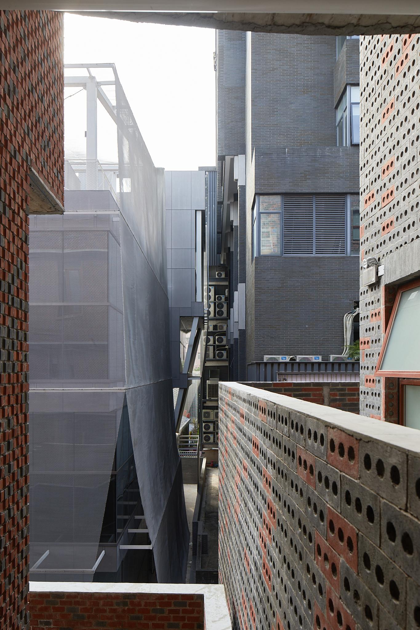13 縫隙空間 In-between space 梅可嘉 MEI Kejia.jpg
