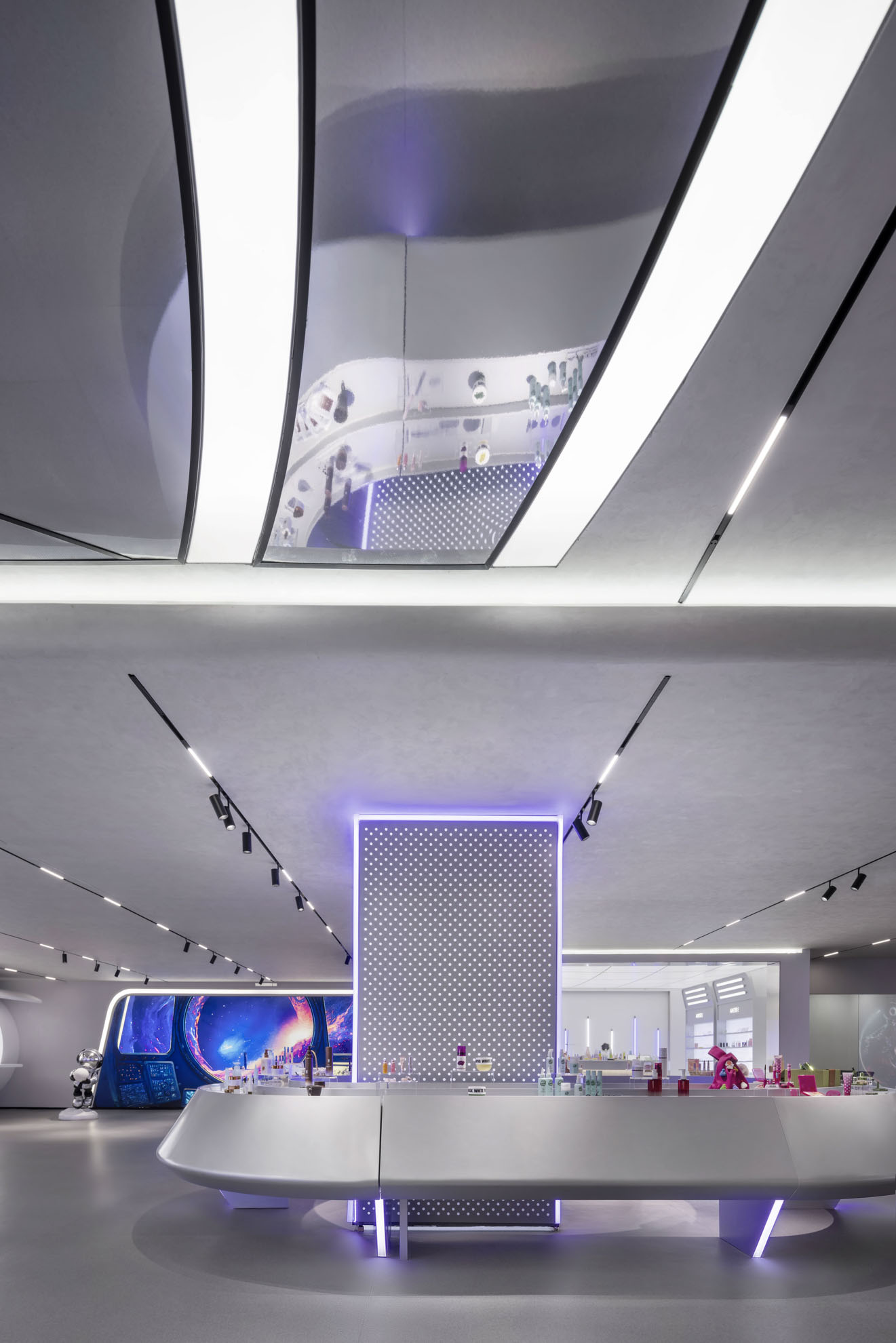 以往商品展示區域及超時空傳送帶，The display area and the hyperspace conveyor belt ? 王尚 (4).jpg
