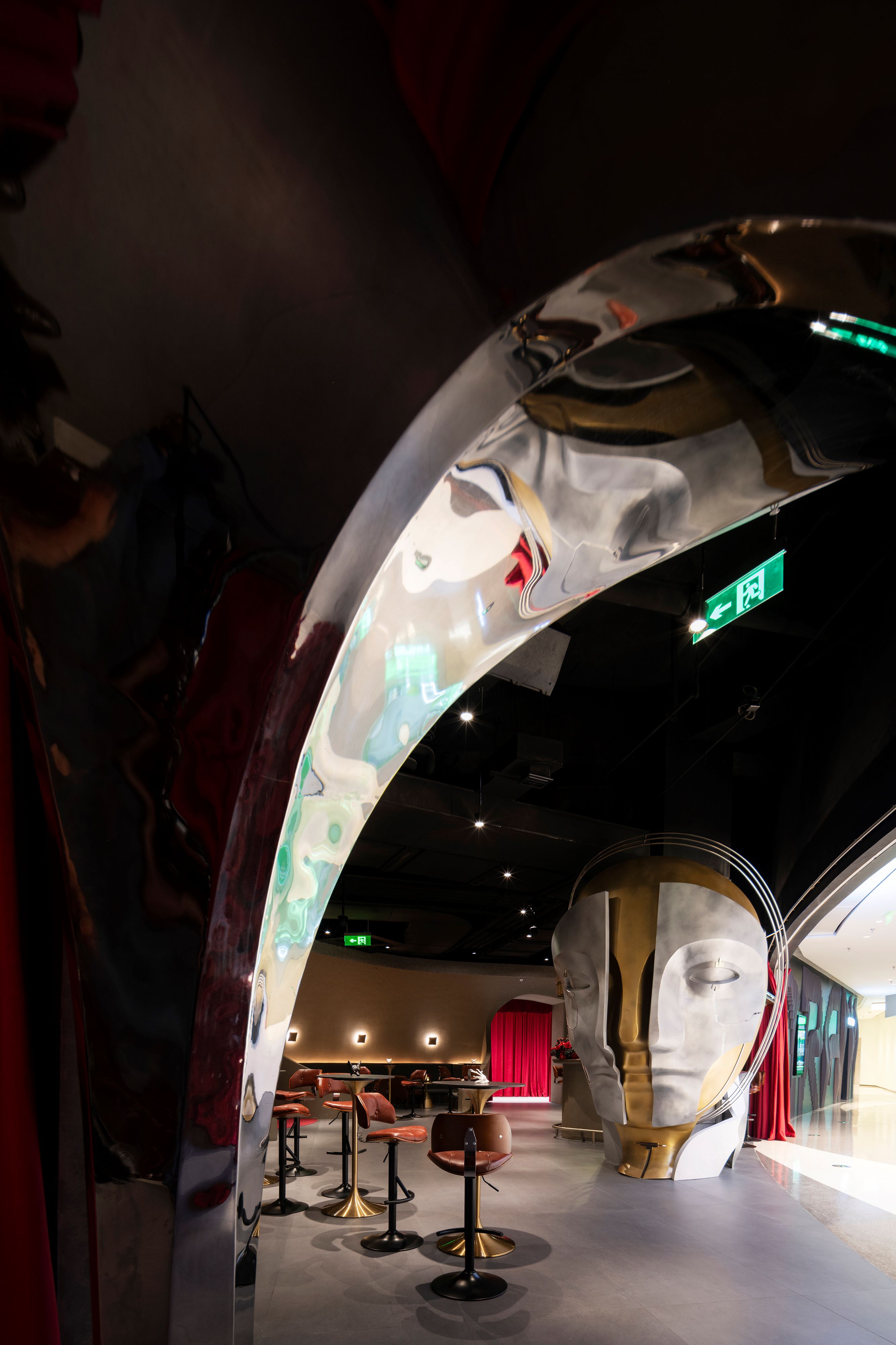 從劇場回望入口，Viewing the entrance from entrance ?徐英達，黃迪.jpg